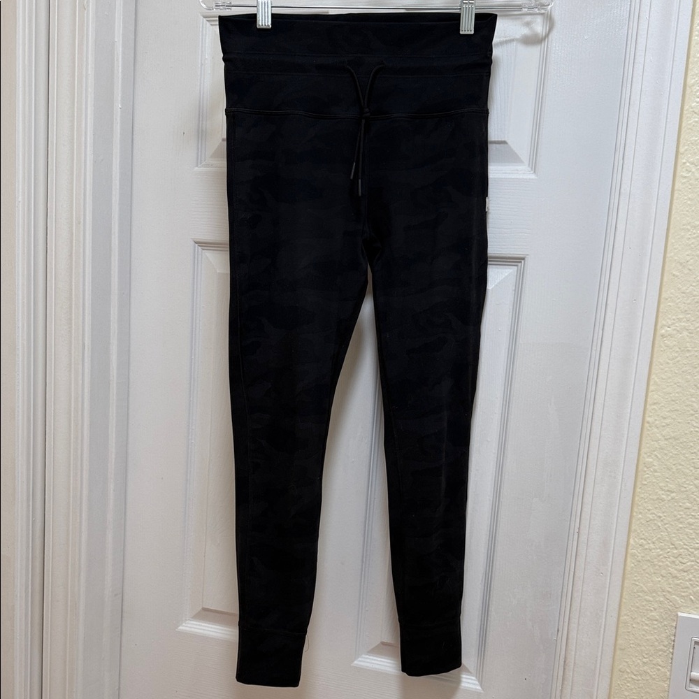 Vuori Daily Legging Black Camo Size M